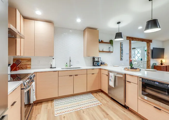 Holiday home Welcoming < 1 Mi To Downtown!